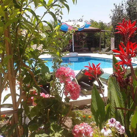 Ξενοδοχείο με διαμερίσματα Paradise Garden Evleri 3*